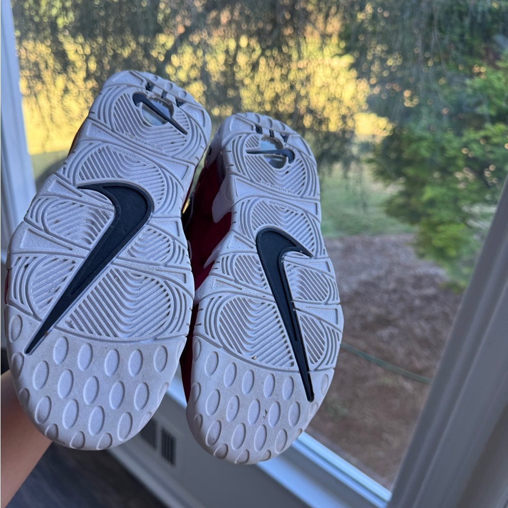 Nike AIR more uptempo Big Kid Youth Red And Black Shoes Size 4.5 Y - Picture 5 of 6